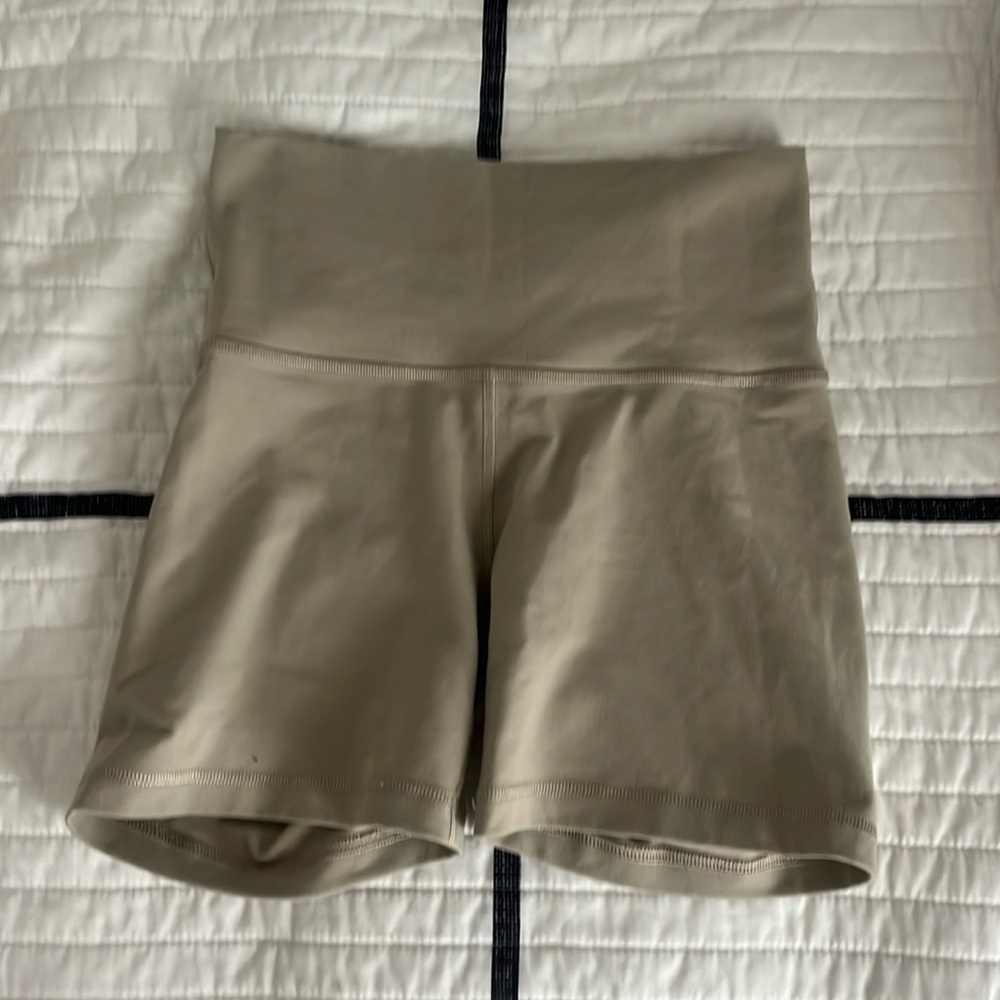 Aritzia TNA biker short 5”